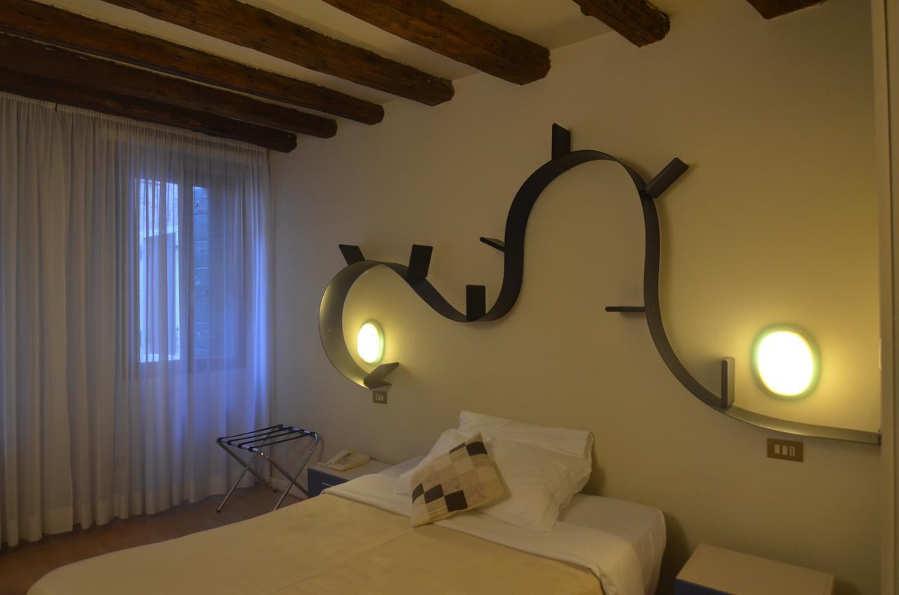 Piccolo Tiepolo Hotel เวนิส ภายนอก รูปภาพ
